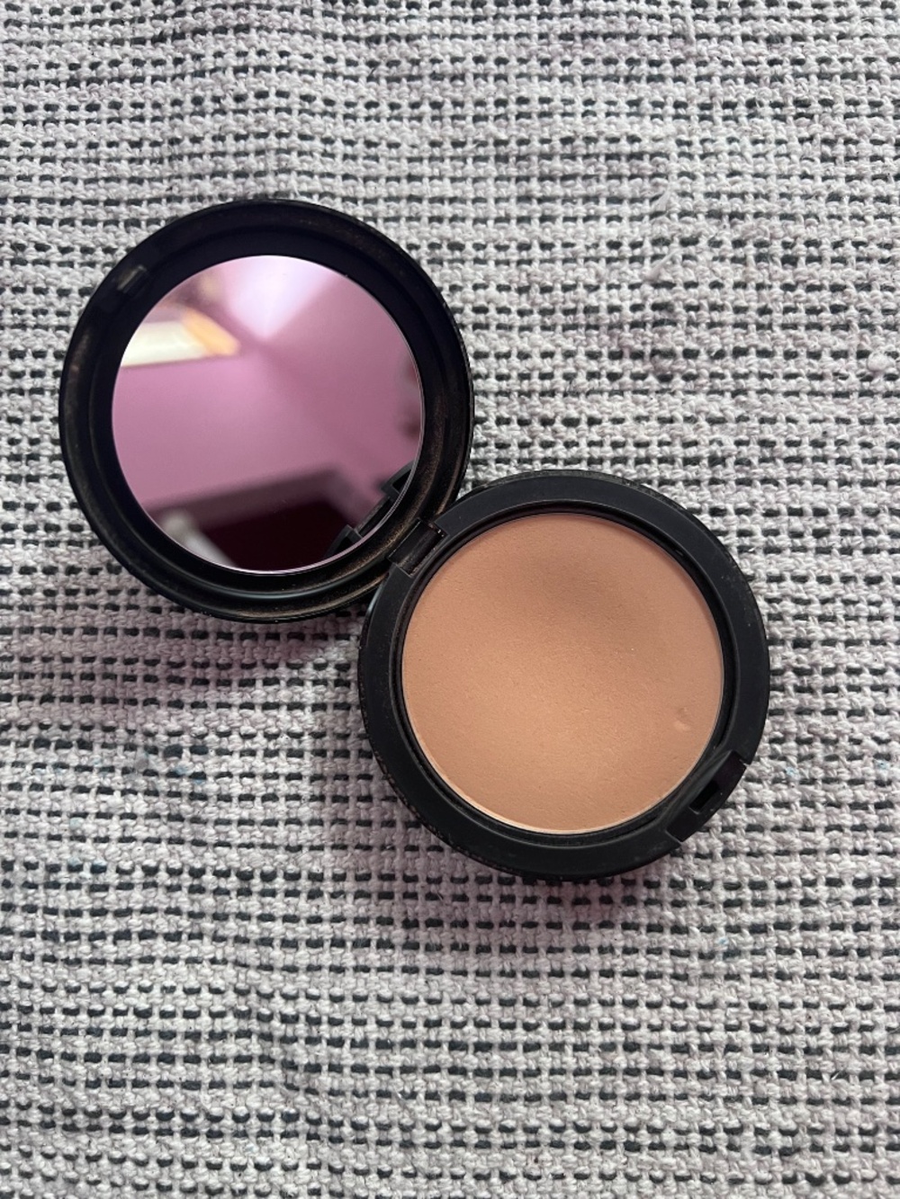 MAC Studio Fix Powder Plus Foundation — NW22 - Picture 2 of 3